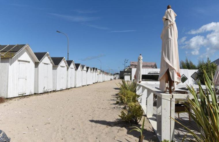 Les Pieds Dans L'Eau - Acces Direct A La Plage Bernieres-sur-Mer Exterior photo